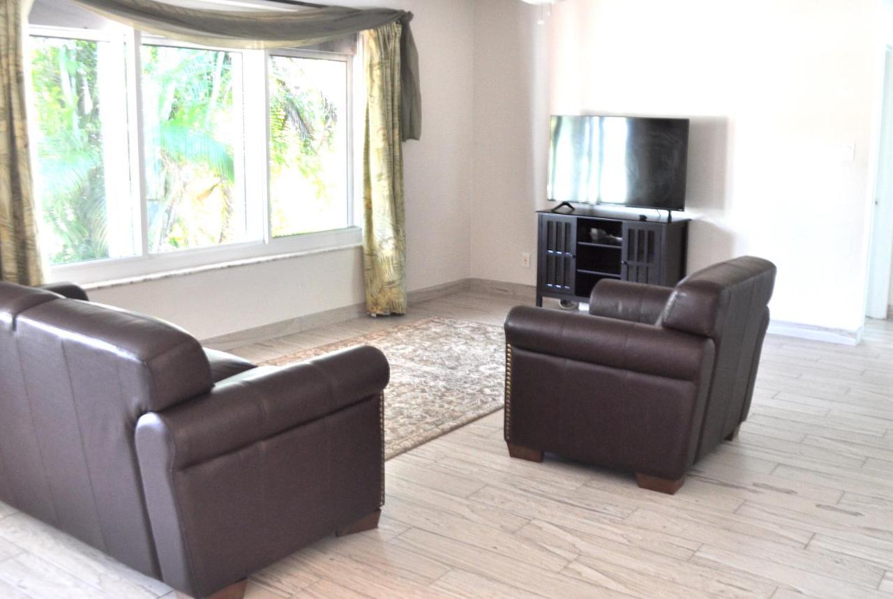 Lovely 3-Bd, Walk To Bars, 9 Min Drive From Beach! Heated Pool. 劳德代尔堡 外观 照片