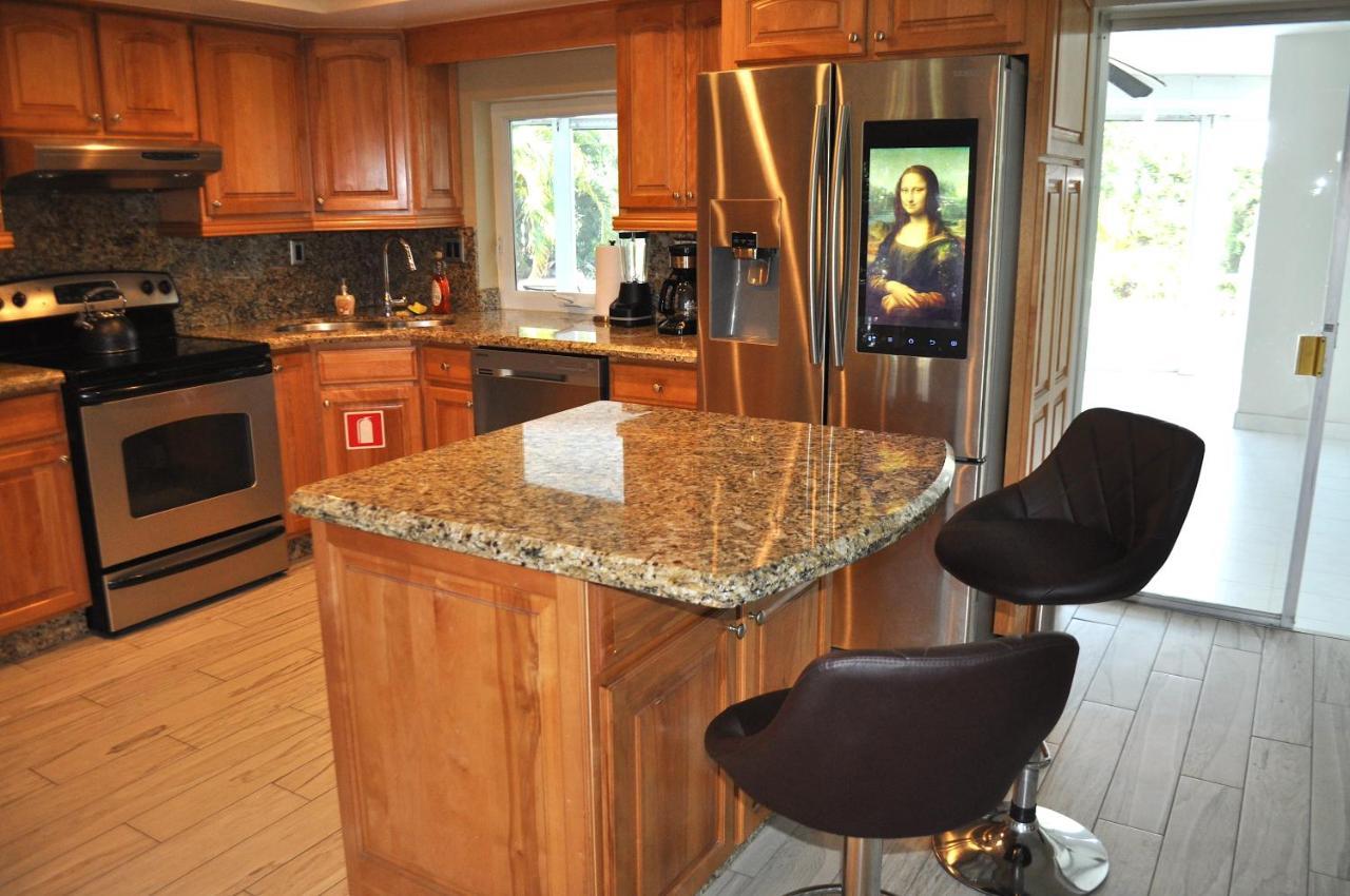 Lovely 3-Bd, Walk To Bars, 9 Min Drive From Beach! Heated Pool. 劳德代尔堡 外观 照片